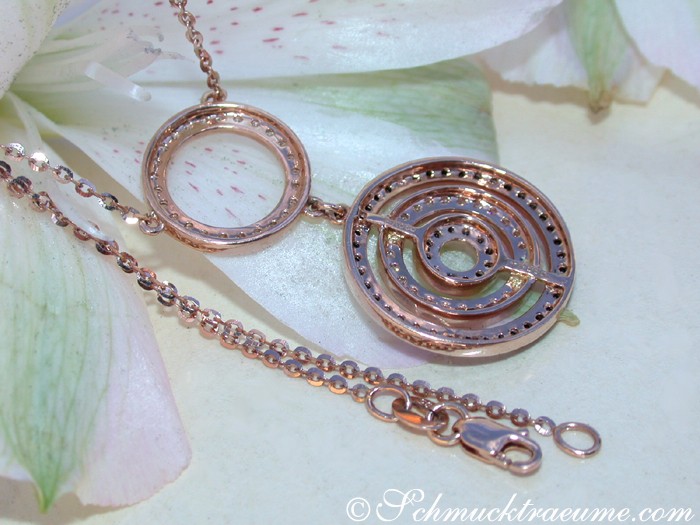 Klassische Halskette mit Roségold und schwarzen Diamanten, Detailaufnahme