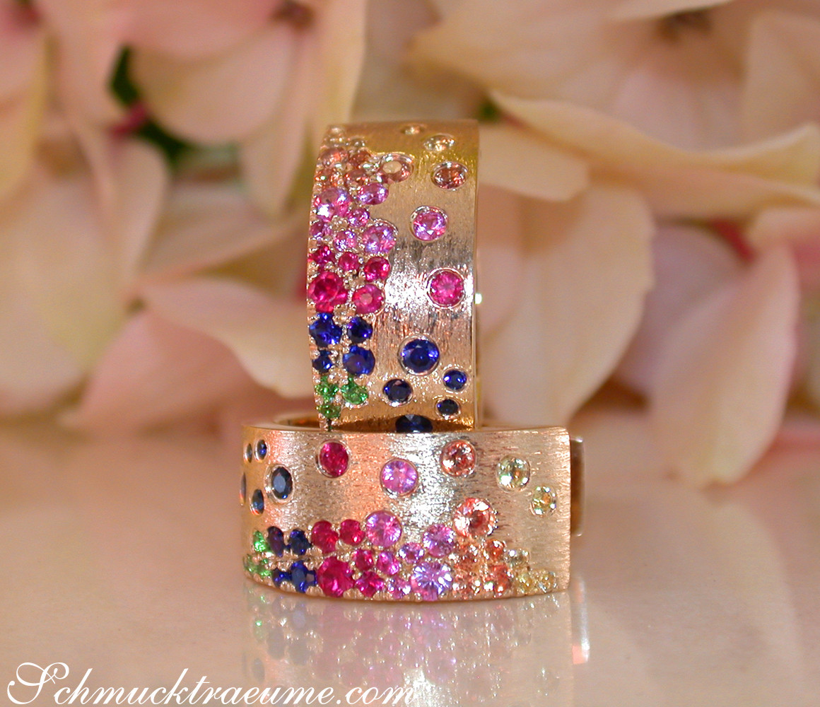 Edle Multicolor Saphir-Sternenhimmel-Ohrringe aus Gelbgold 585, Detailaufnahme mit farbenfrohen Steinen