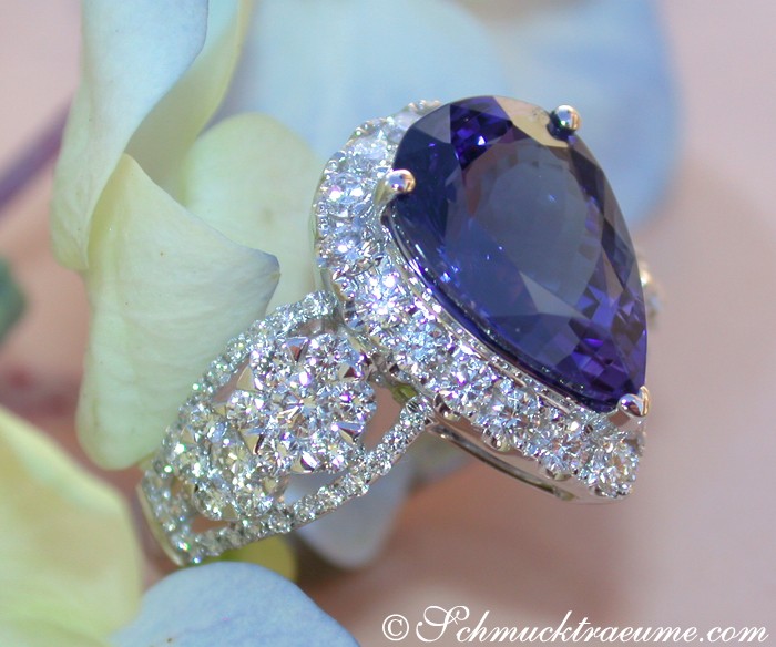 Weißgold 750 Ring mit 5.200 Karat Tansanit und Diamanten