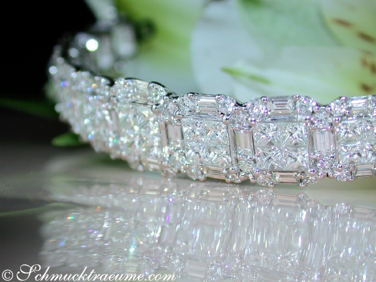 Prinzess- und Baguette-Diamant-Armreif aus Weißgold, detailreich, hochglänzend