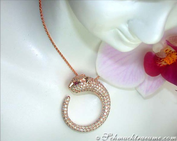 Detailansicht von Panther-Anhänger mit Brillanten und Rubinen, roségold 750
