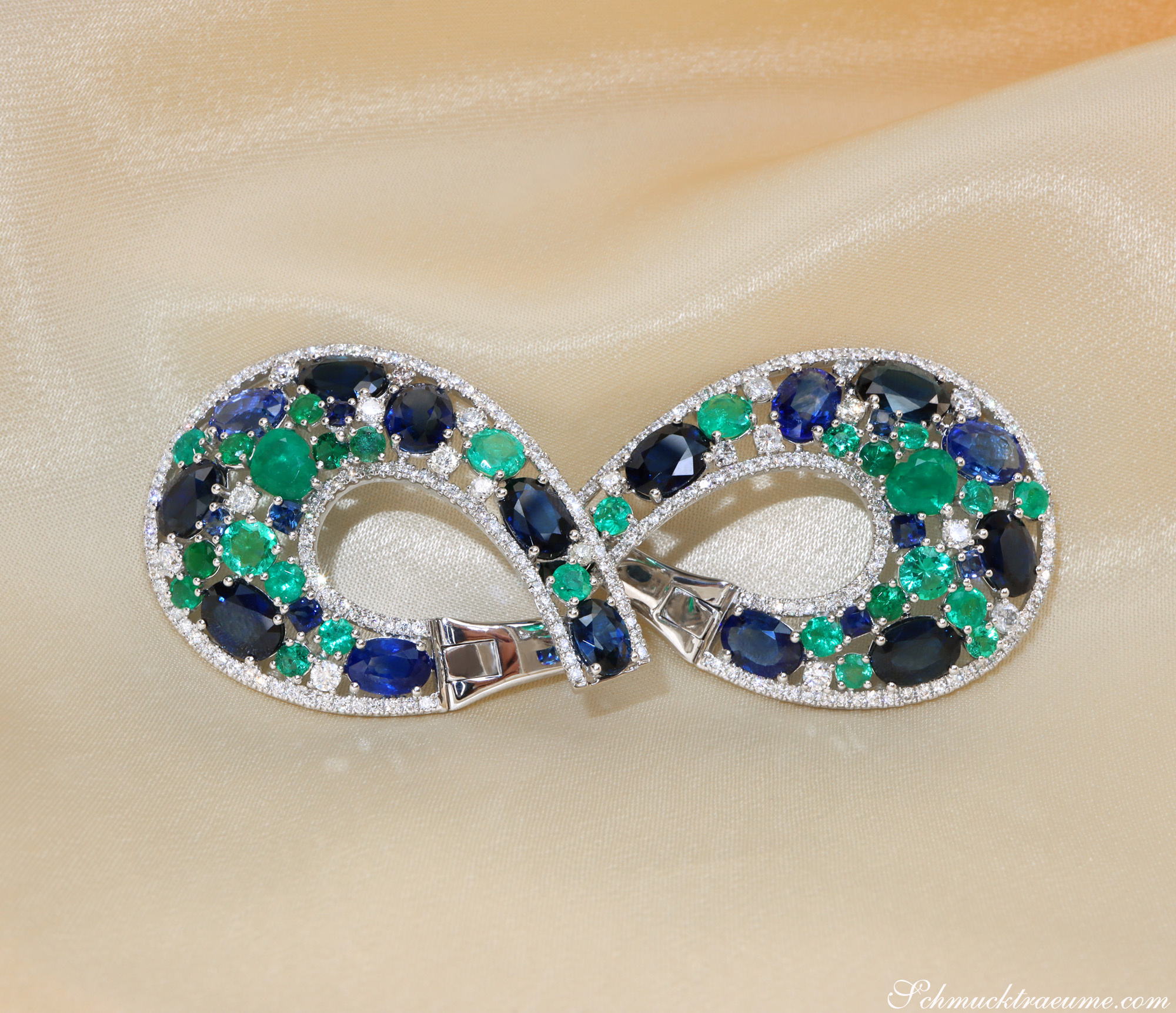 Weißgold 750 Ohrgehänge mit Saphiren, Smaragden und Brillanten