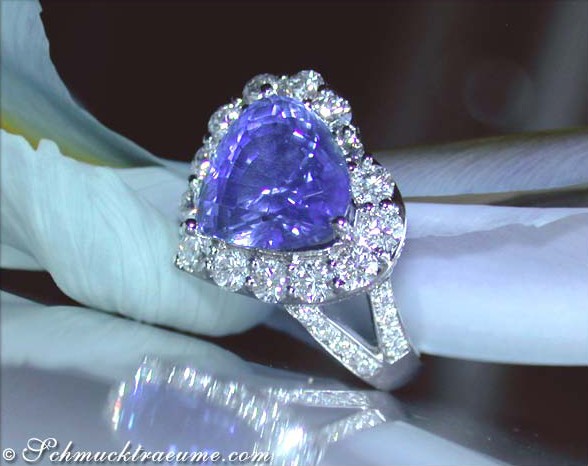 Weißgoldring mit Tansanit und Brillanten, Herzform, Detailansicht