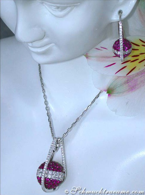Weißgold-Halskette mit pink-roten Rubinen und Diamanten, Detailaufnahme.
