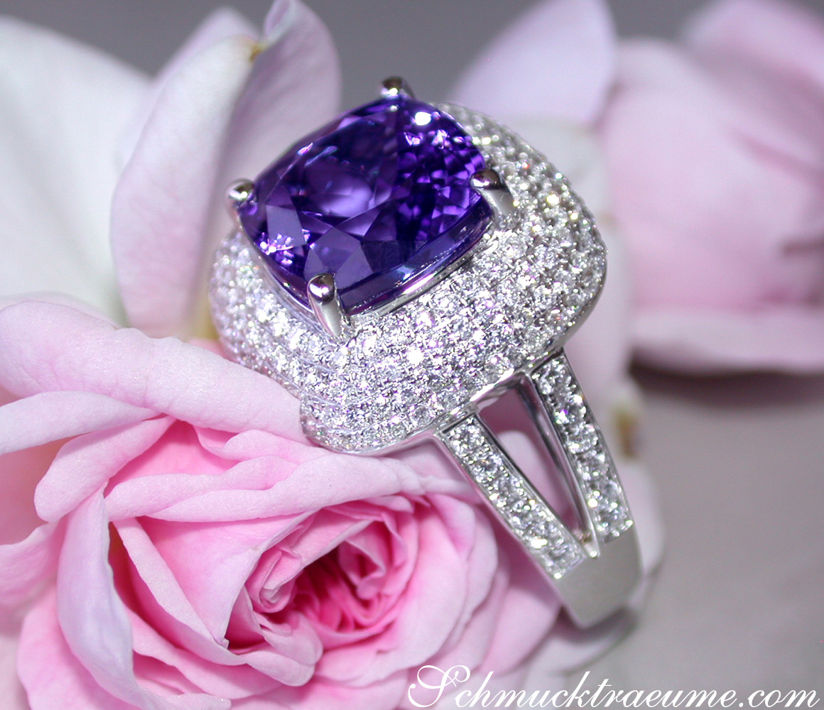 Weißgoldring mit Tansanit und Diamanten, Detailaufnahme