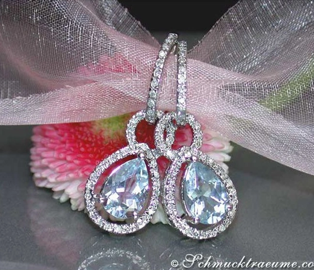 Aquamarin-Tropfen-Ohrringe mit Diamanten, weißgold, Detailaufnahme Aquamarin-Tropfen-Ohrringe mit Diamanten, weißgold, Detailaufnahme