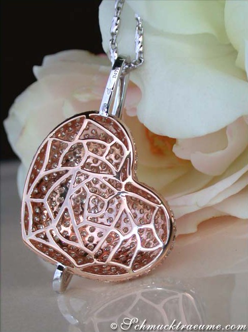 Kunstvolle Herzanhängerkette mit Diamanten in Weiß- und Roségold