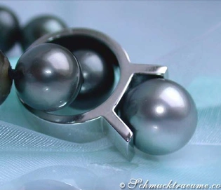 Weißgold-Ring mit großen Tahitiperlen, Detailaufnahme, elegant, glänzend