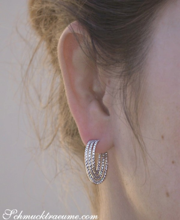 Dreireihige Brillanten Creolen aus Weißgold 750, Detailansicht, elegant gestaltet