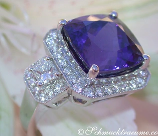Weißgold-Tansanit-Ring mit Princess-Diamanten und 44 Brillanten