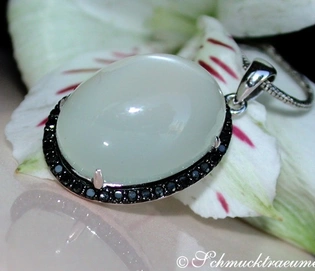 Mondstein-Anhänger in Silber mit schwarzen Diamanten