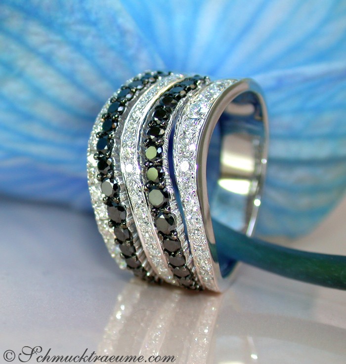 Schwarz-weiß Diamant-Ring mit Strass-Details, Seitenansicht