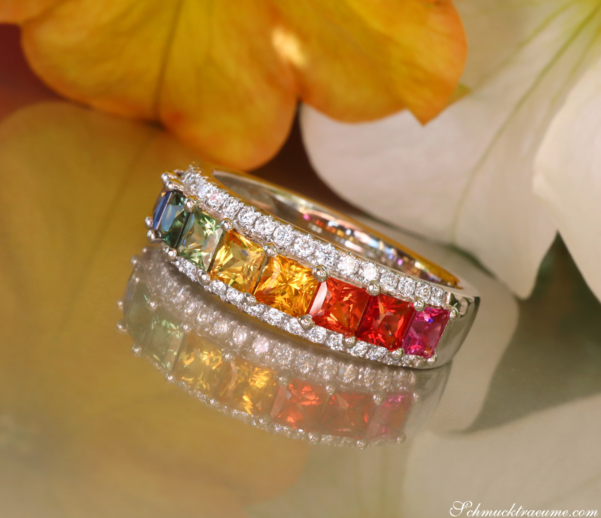 Bildschöner Regenbogen Saphir Ring mit Brillanten in Weißgold