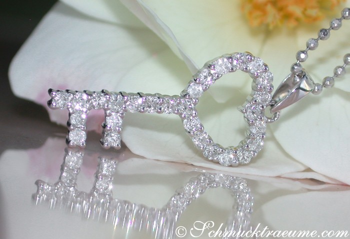 Feiner Diamanten Schlüssel Anhänger - Image 3