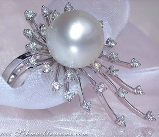 Weißgold-Südseeperlen-Ring mit strahlenden Brillanten, detailreich, elegant, Luxus-Design