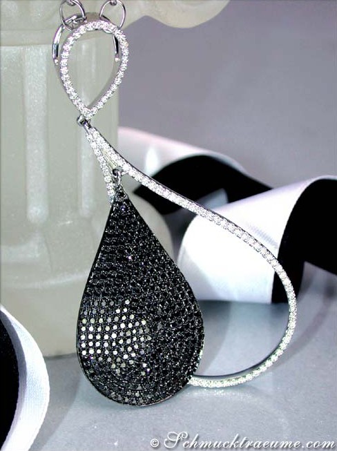 Schwarze Diamant-Tropfen-Collier aus Weißgold 750, 2.360 Karat