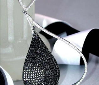 Schwarze Diamant-Tropfen-Collier aus Weißgold 750, 2.360 Karat