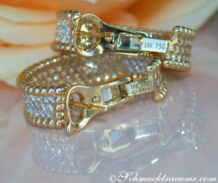 Goldene Creolen mit Brillanten in Gelbgold 750, detailreich, elegant.