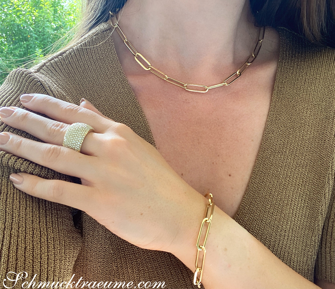 Gold-Papierclip-Armband in Gelbgold 585, detailreiches Armbandarmband, tragebild, elegant, goldfarben, minimalistisch