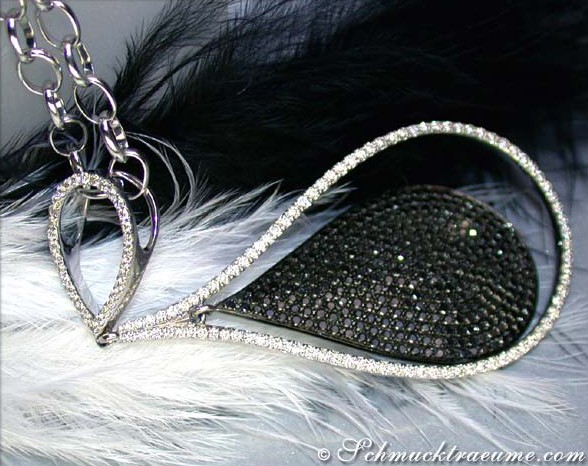 Exquisite Halskette mit schwarzen Diamanten und weißen Brillanten auf Federschmuck