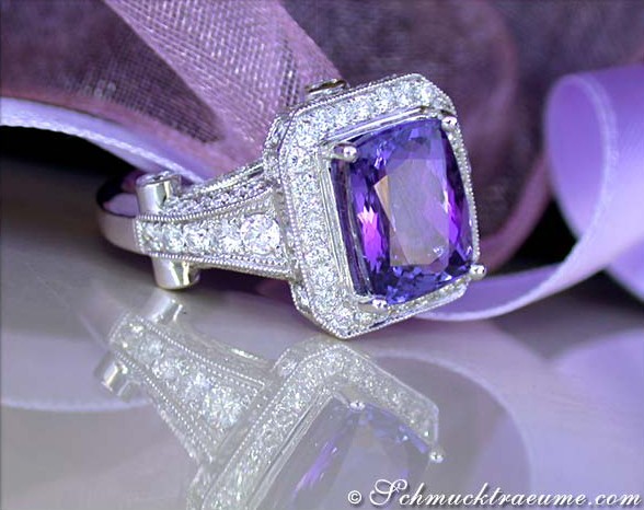 Detailansicht des Tansanit-Rings mit Brillanten, Weißgold 750, elegant gestaltet