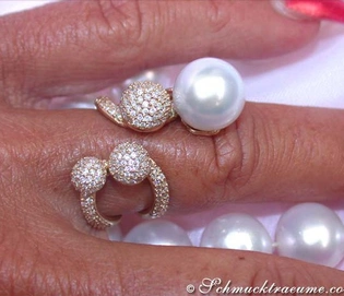 Südseeperlen-Ring mit Brillanten-Pavé-Kugeln in Gelbgold 750
