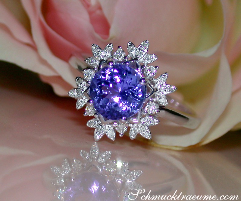 Schneeflockenring mit Tansanit und Diamanten in Weißgold 750