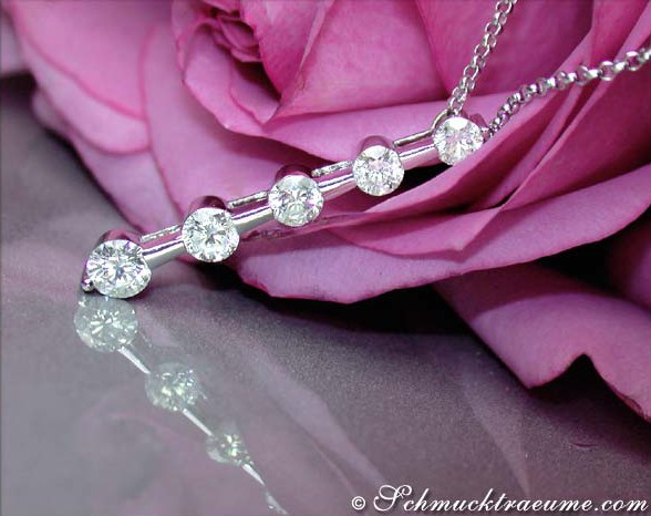Detailansicht von Diamant Solitär Halskette mit 0.80 Karat, TW SI, in Weißgold 585