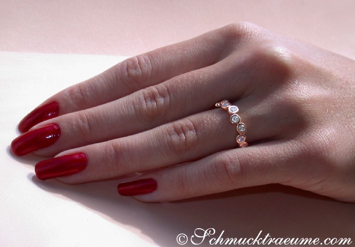 Detailansicht des Memory Rings aus Roségold mit 0.430 Karat Diamanten