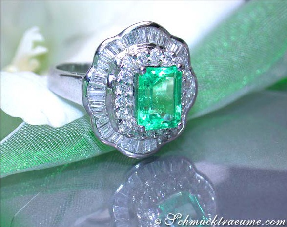 Prachtvoller Smaragd Ring mit Brillanten - Image 2