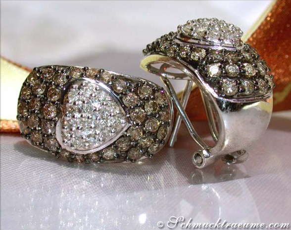 Weißgold Herz Ohrstecker mit naturbraunen Brillanten, Detailansicht