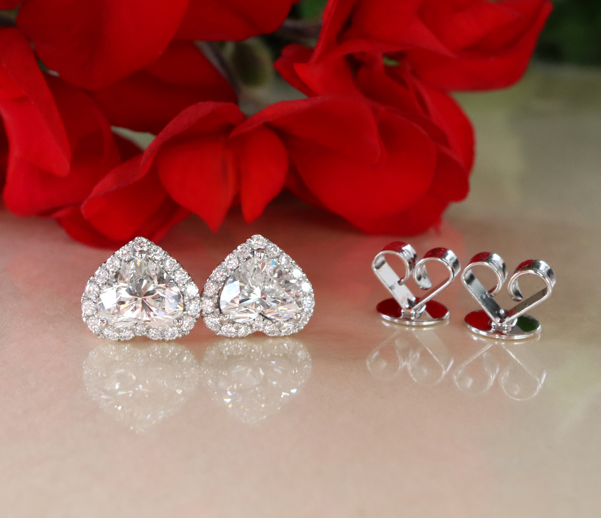 Herzformige Diamantohrringe mit Brillanten in Weißgold 750