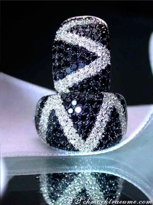 Stattliche schwarze Diamanten Ohrringe im Zick-Zack-Design - Image 4