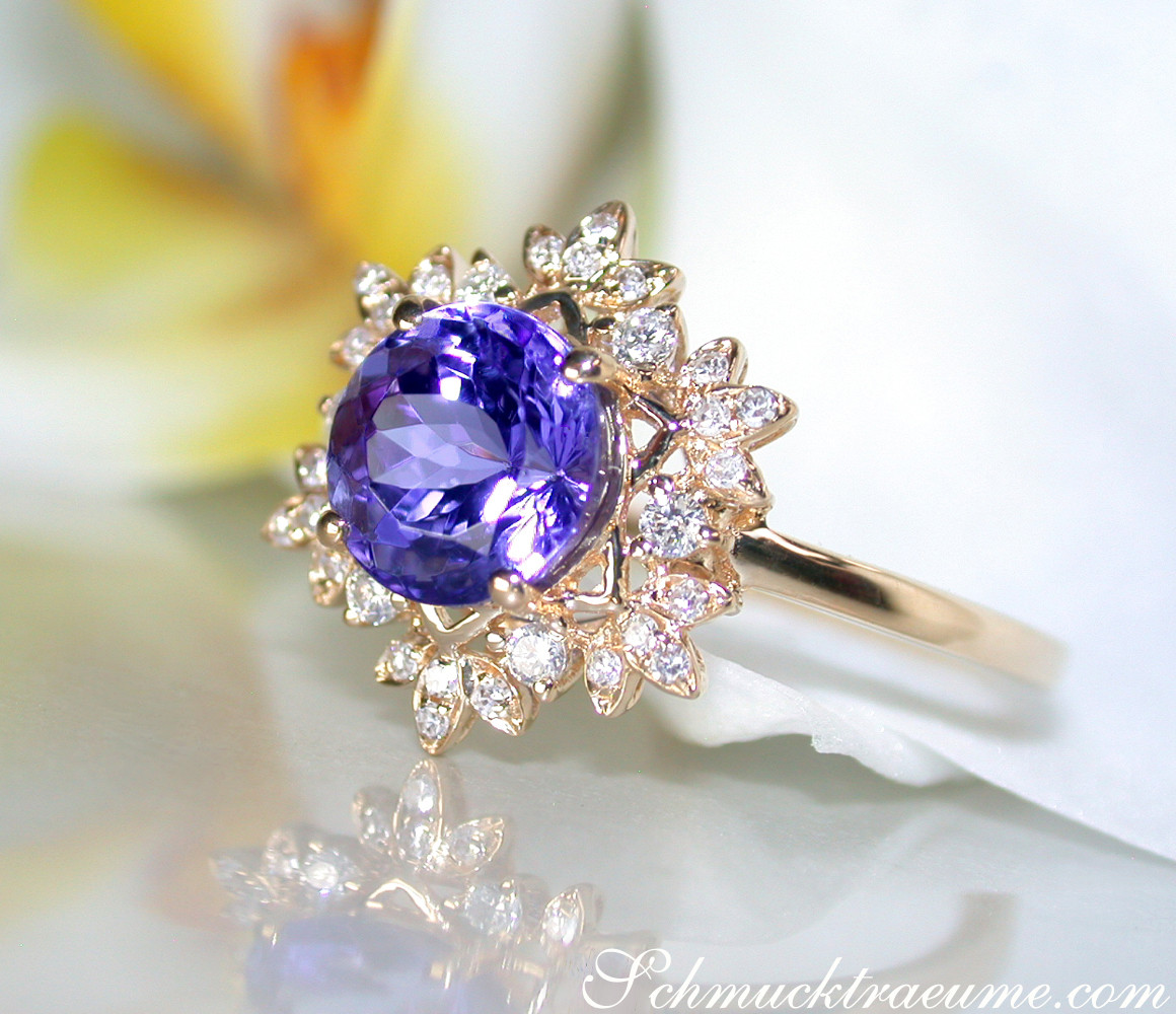 Gelbgoldring mit Tansanit und Diamanten im Schneeflocken-Design
