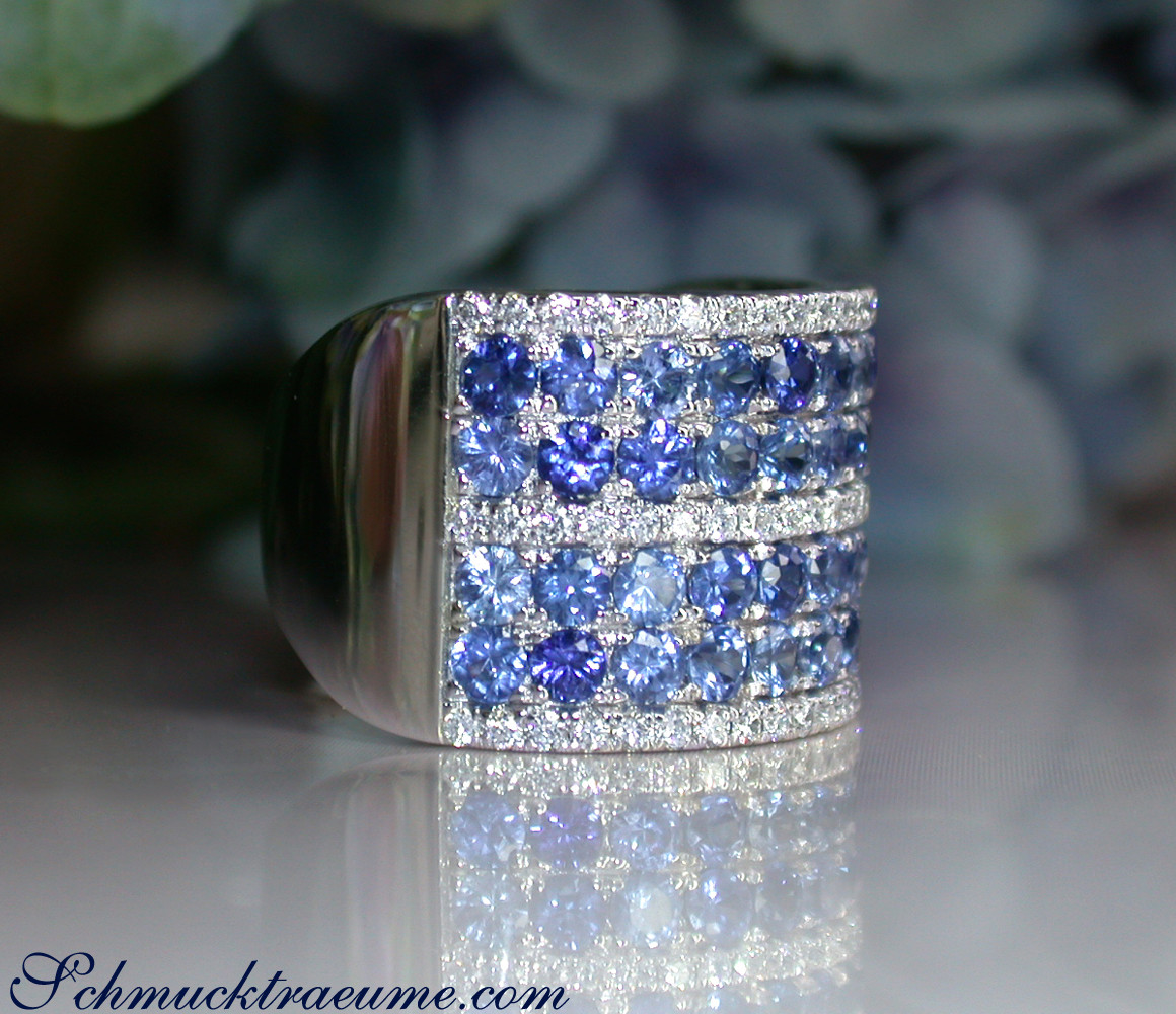 Silberner Bandring mit blauen Saphiren und Brillanten, Detailaufnahme