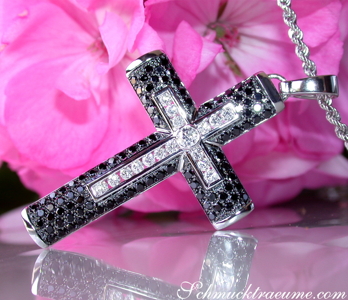 Edler Kreuz-in-Kreuz Anhänger mit schwarzen Diamanten - Image 4