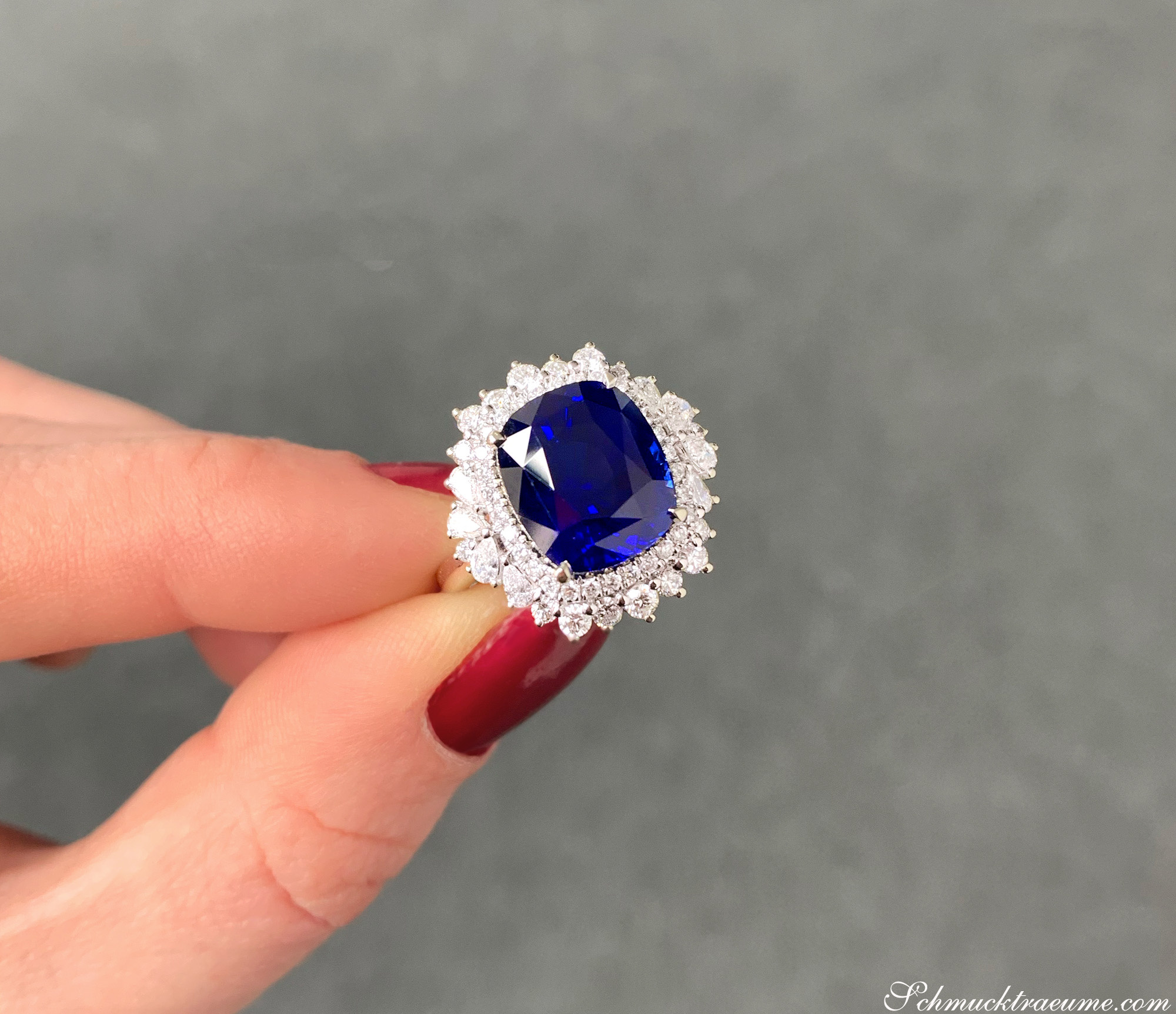 Prächtiger Ceylon Saphir-Ring mit Diamanten, Detailaufnahme