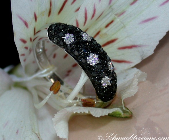 Eleganter Diamantring mit schwarzen Diamanten im Tupfen Design - Image 2