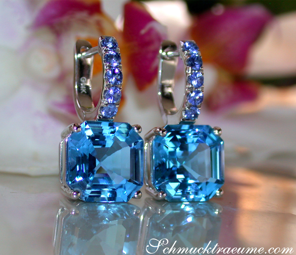 Blautopas-Ohrringe mit Saphiren in Weißgold, detailreich, vor Blüte.