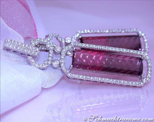 Pink Turmalin Ohrgehänge mit Brillanten in Weißgold 750, detailreiches Design