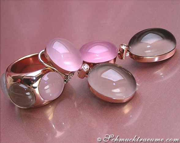 Rosenquarz und Rauchquarz Ohrgehänge in Roségold, detailreich präsentiert auf glänzender Oberfläche