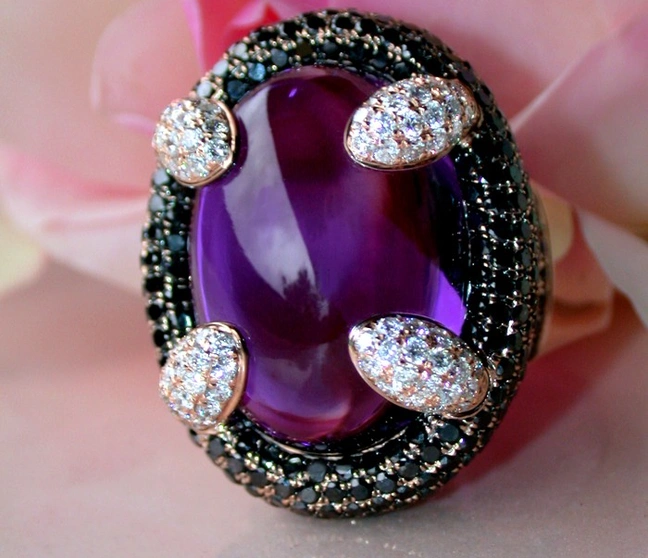 Rosenkranzring mit Amethyst und Diamanten, detailreich, elegant Rosenkranzring mit Amethyst und Diamanten, detailreich, elegant