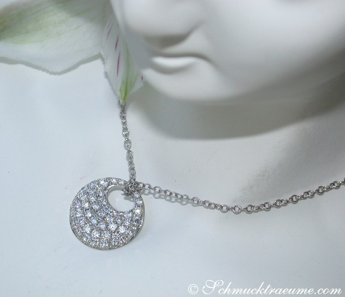 Weißgold-585 Kreis-Brillanten-Anhänger mit Kette, Detailaufnahme