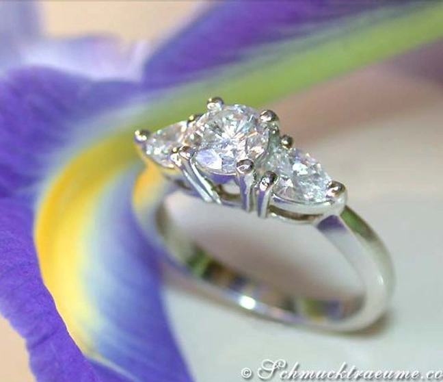 Femininer Brillant Solitär Ring mit Tropfen Diamanten - Image 1 Femininer Brillant Solitär Ring mit Tropfen Diamanten - Image 1