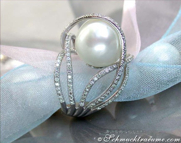 Erstklassiger Südseeperle Ring mit Brillanten in Weißgold 750, 13-14 mm