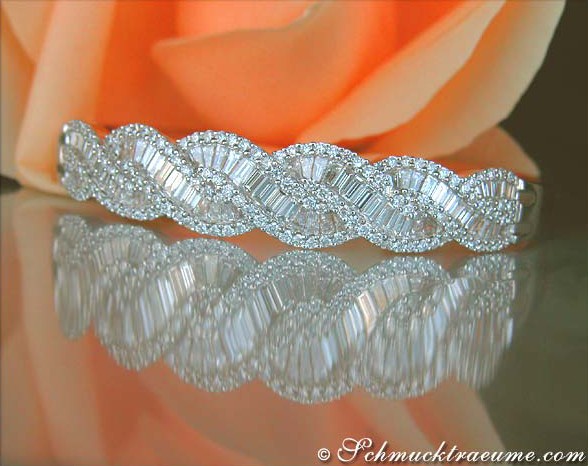 Armband aus Weißgold mit 229 Diamanten im Brillant- & Trapezschliff