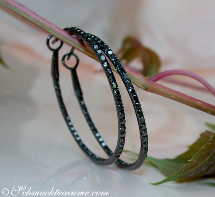 Zarte Creolen aus Weißgold 585 mit schwarzen Diamanten (Ø 3,40 cm)