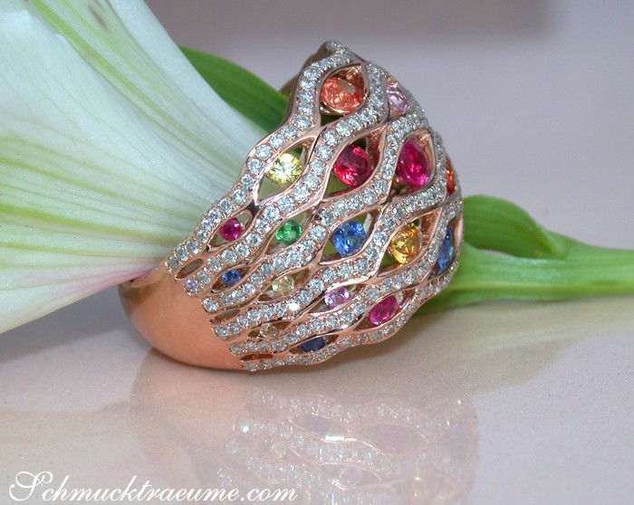 Stattlicher Regenbogen Saphir Ring mit Diamanten - Image 2