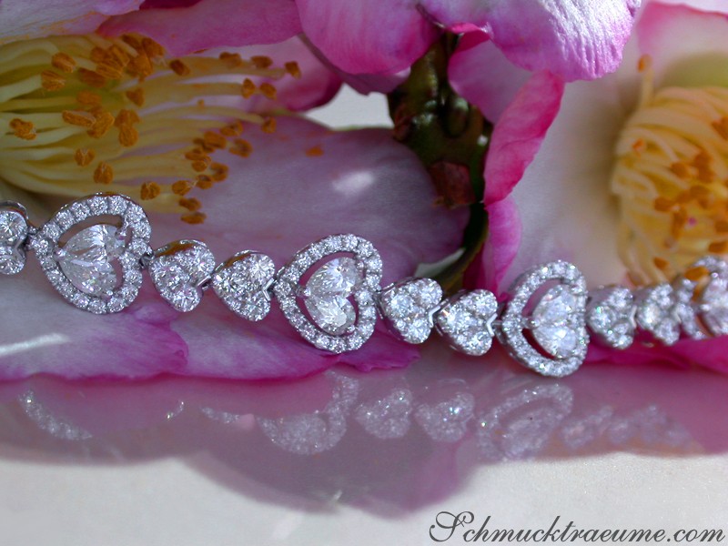 Erstklassiges Diamanten Herz Armband mit 8.95 ct. Weißgold 750