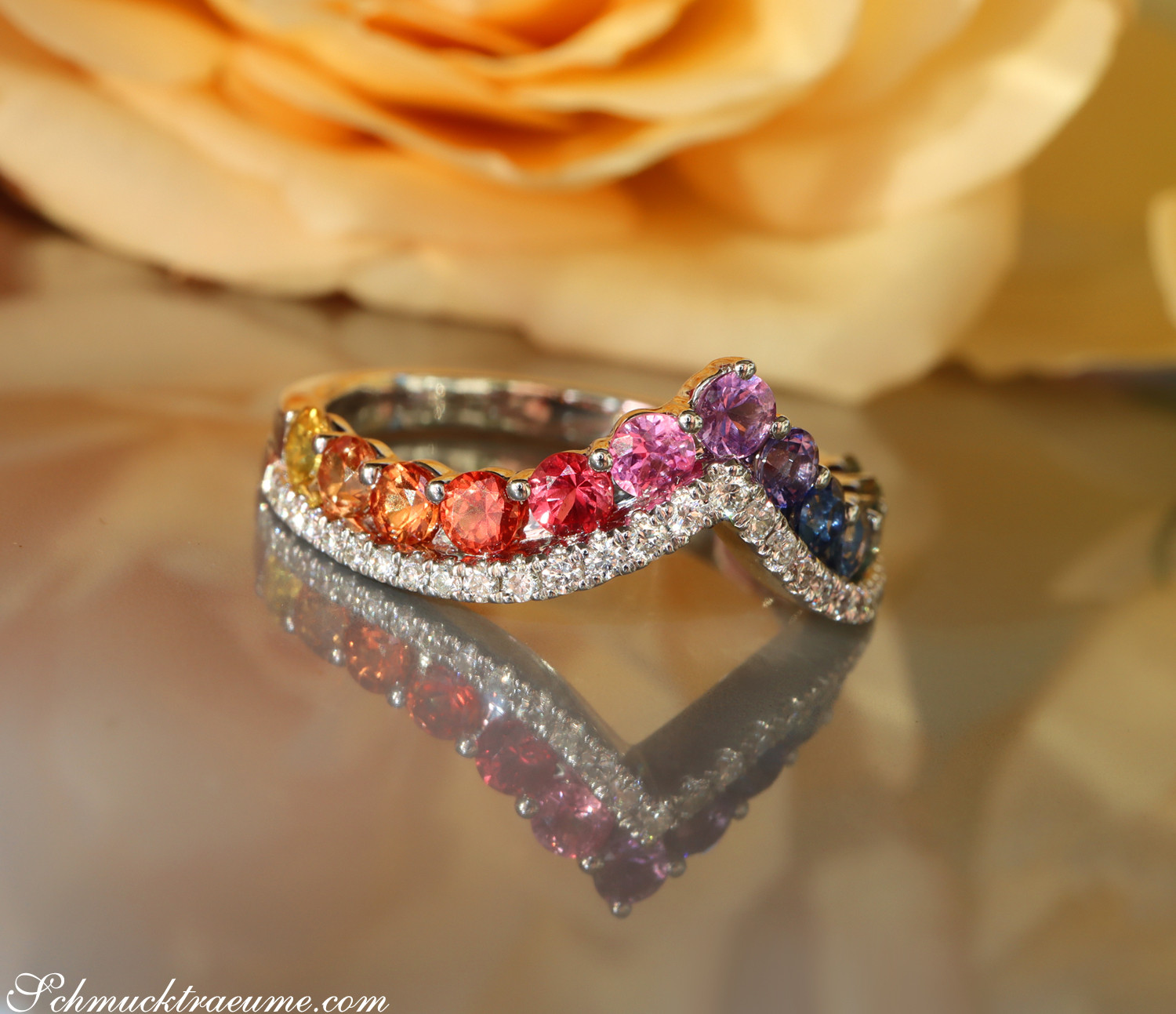 Raffinierter Regenbogen Saphir Ring mit Brillanten - Image 12